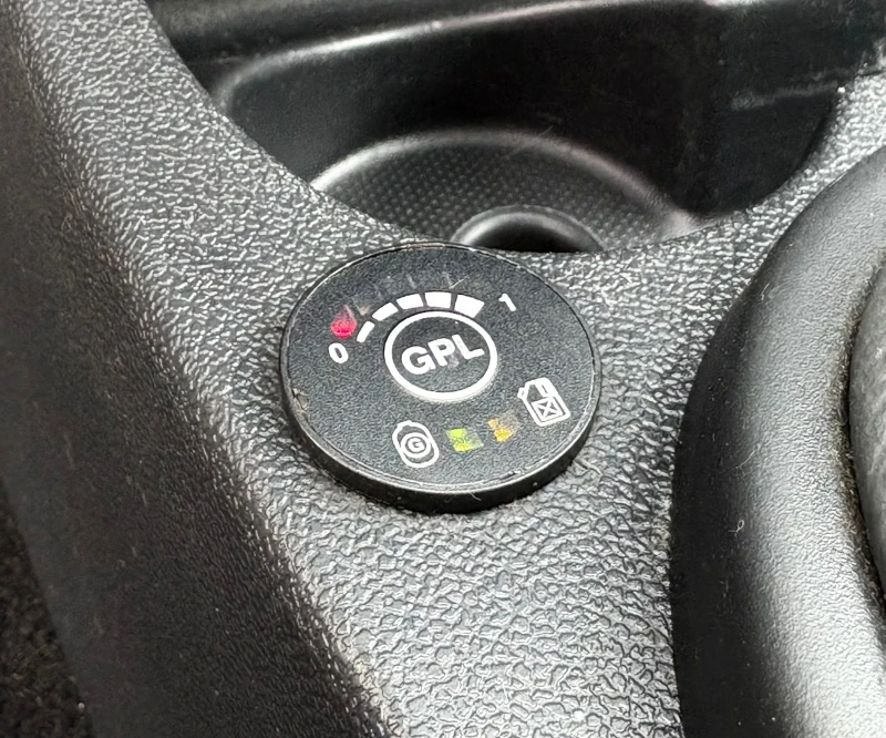 Dacia Duster 1.6i, GPL, FACELIFT, EURO 5B, TOP, снимка 14 - Автомобили и джипове - 52439790