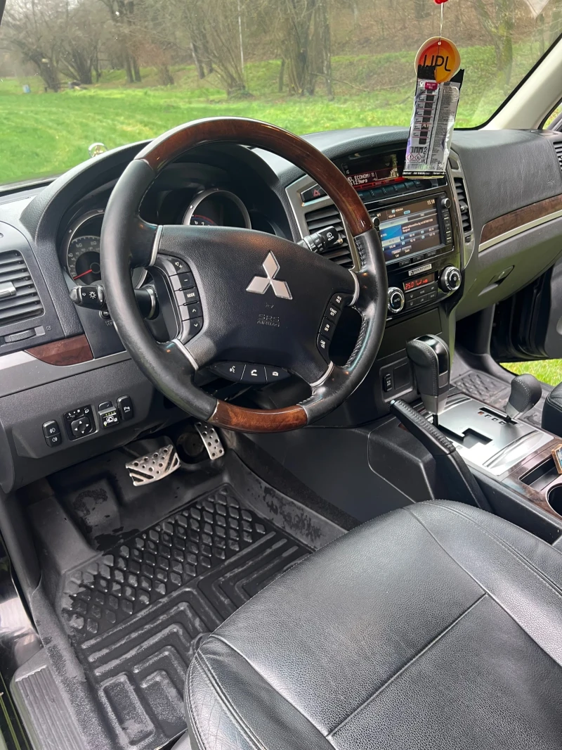 Mitsubishi Pajero Golden Laine, снимка 7 - Автомобили и джипове - 52729273