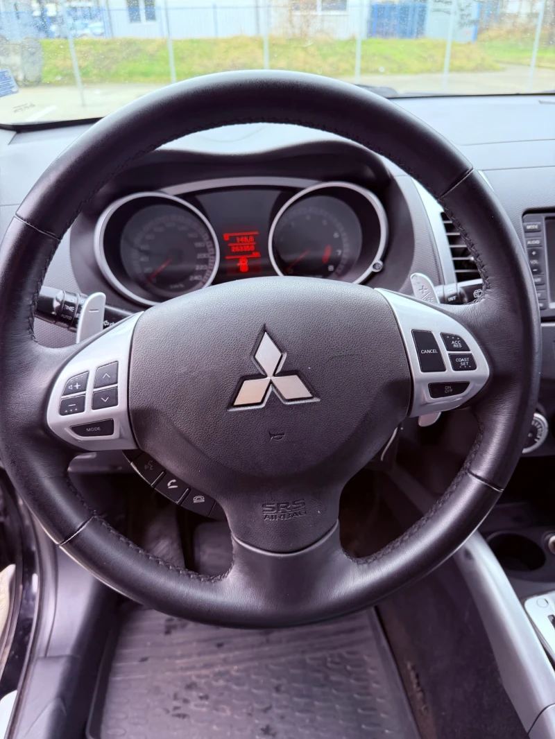 Mitsubishi Outlander, снимка 9 - Автомобили и джипове - 53283393