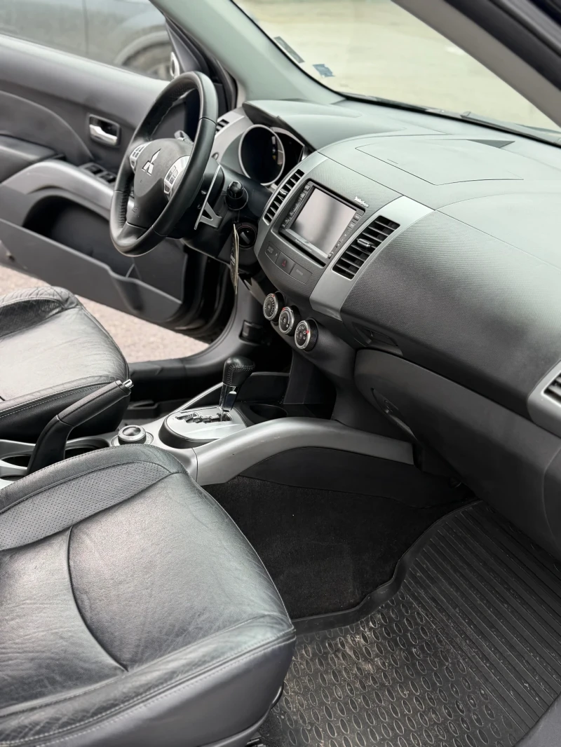 Mitsubishi Outlander, снимка 12 - Автомобили и джипове - 53283393