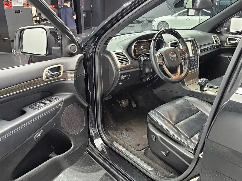 Jeep Cherokee 3.0D AWD Overland - САМО 30% АВАНС, снимка 10 - Автомобили и джипове - 55662012