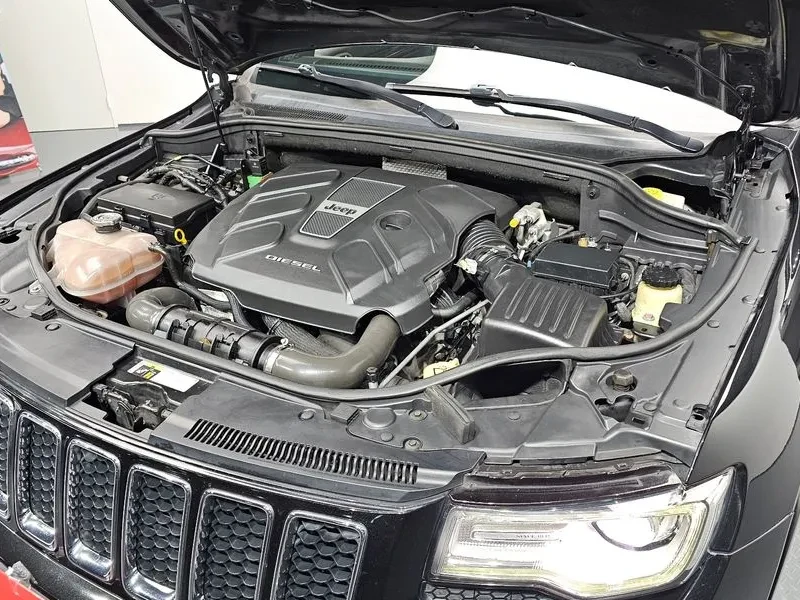Jeep Cherokee 3.0D AWD Overland - САМО 30% АВАНС, снимка 6 - Автомобили и джипове - 55662012
