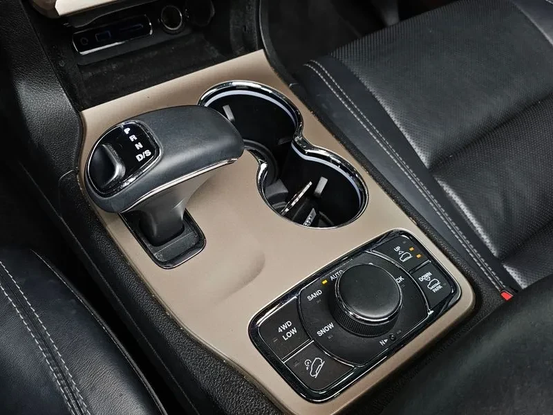Jeep Cherokee 3.0D AWD Overland - САМО 30% АВАНС, снимка 9 - Автомобили и джипове - 55662012