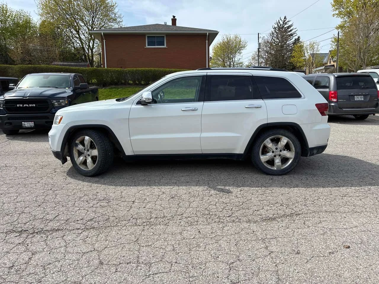Jeep Grand cherokee * Overland * CARFAX * PANO * KEYLESS, снимка 2 - Автомобили и джипове - 54429890