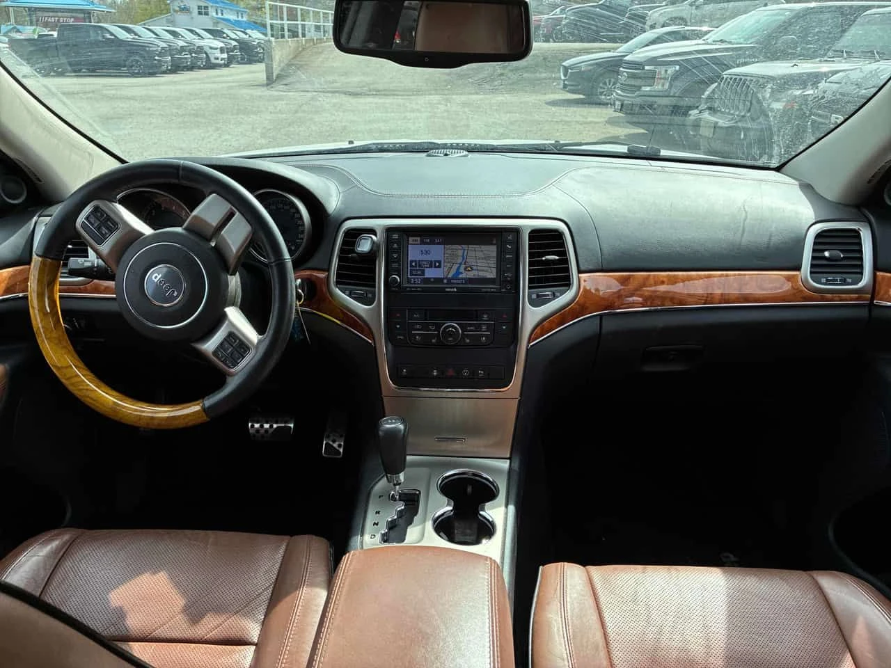 Jeep Grand cherokee * Overland * CARFAX * PANO * KEYLESS, снимка 11 - Автомобили и джипове - 54429890
