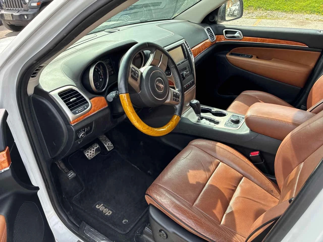 Jeep Grand cherokee * Overland * CARFAX * PANO * KEYLESS, снимка 5 - Автомобили и джипове - 54429890