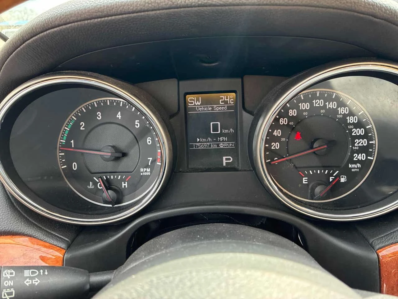 Jeep Grand cherokee * Overland * CARFAX * PANO * KEYLESS, снимка 8 - Автомобили и джипове - 54429890
