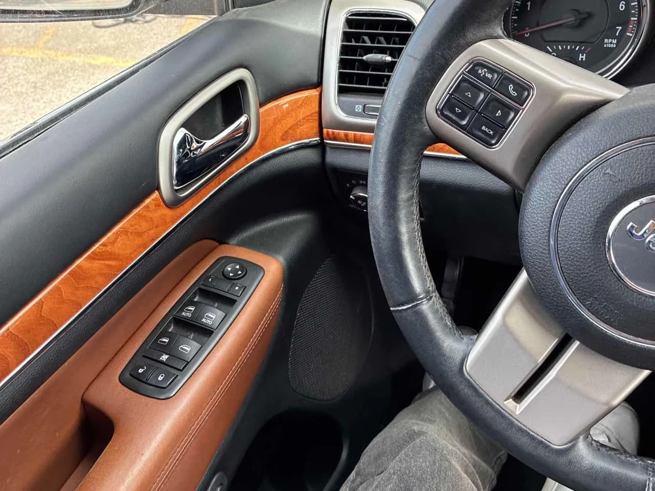 Jeep Grand cherokee * Overland * CARFAX * PANO * KEYLESS, снимка 16 - Автомобили и джипове - 54429890