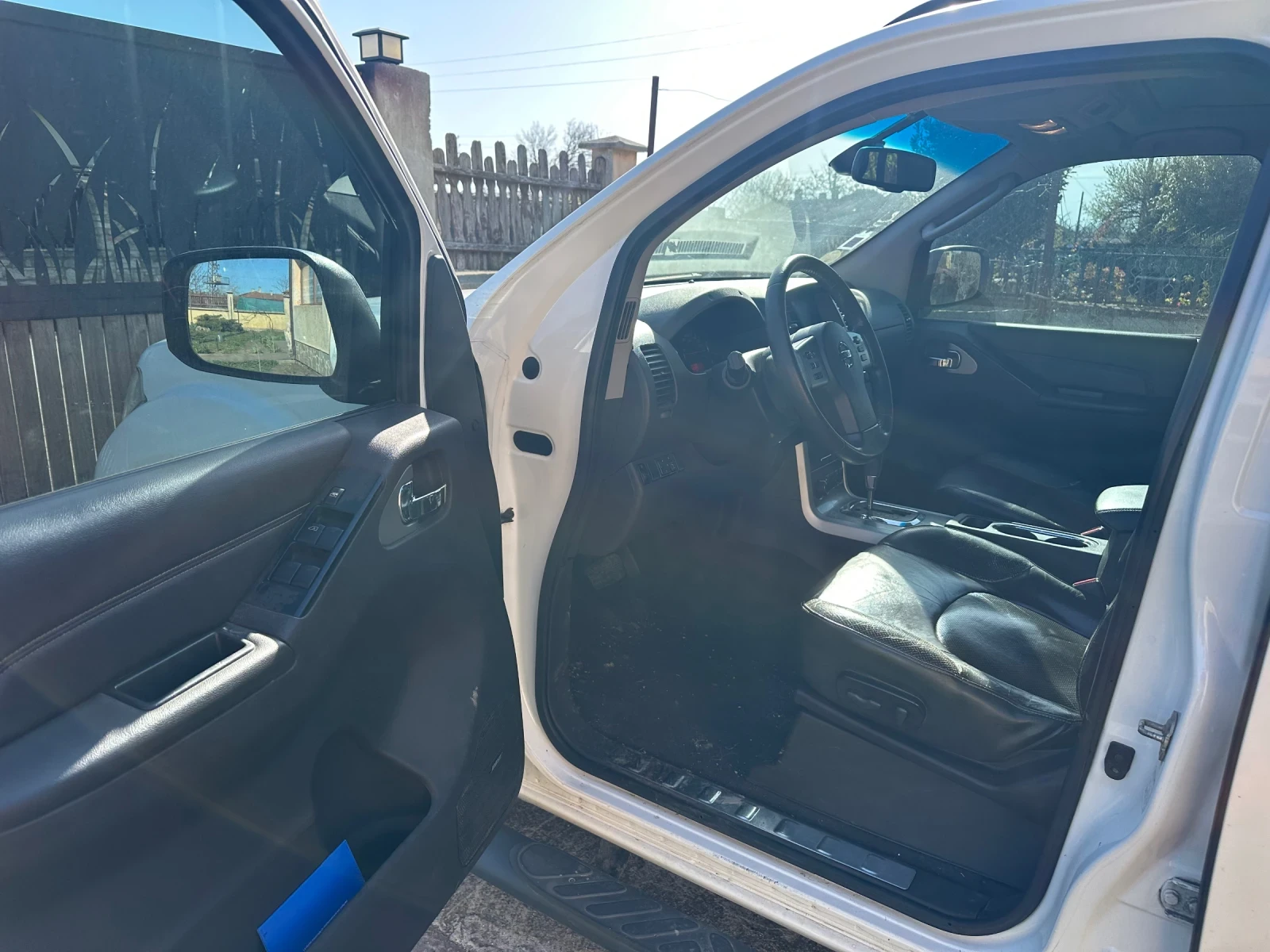 Nissan Navara V6, снимка 9 - Автомобили и джипове - 54654353