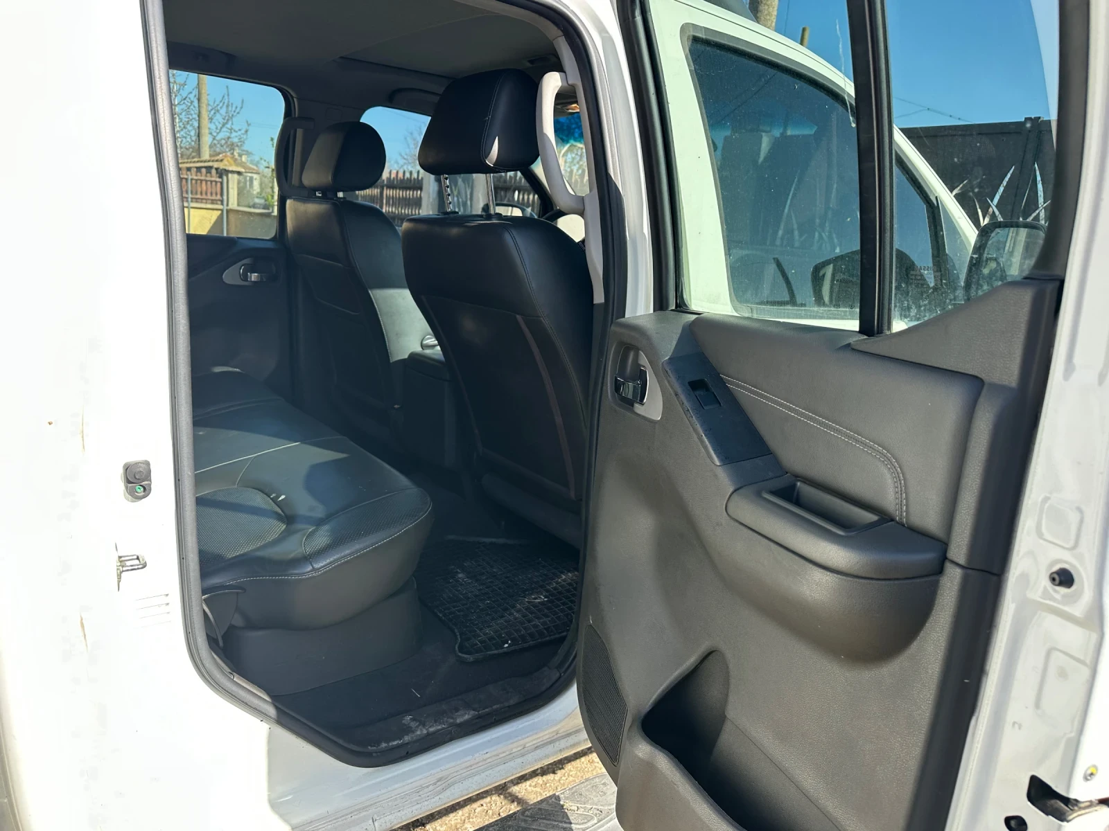 Nissan Navara V6, снимка 13 - Автомобили и джипове - 54654353
