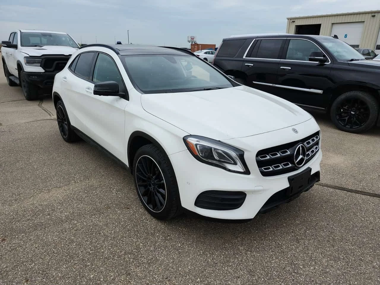 Mercedes-Benz GLA 250 AMG ПАКЕТ/CARFAX/ПОДГРЕВ/ПАМЕТ/ПАНОРАМА/, снимка 2 - Автомобили и джипове - 55305206