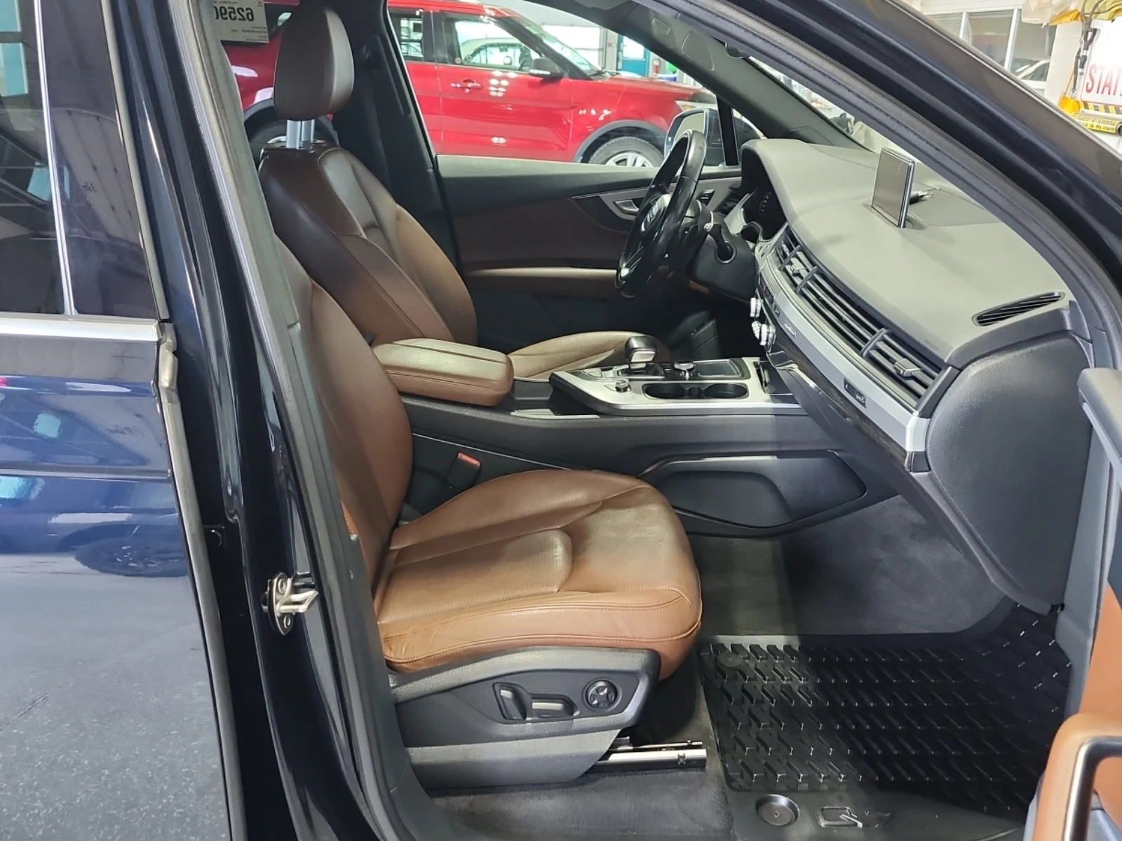 Audi Q7 TECHNIK / АВТОКРЕДИТ, снимка 13 - Автомобили и джипове - 56047121