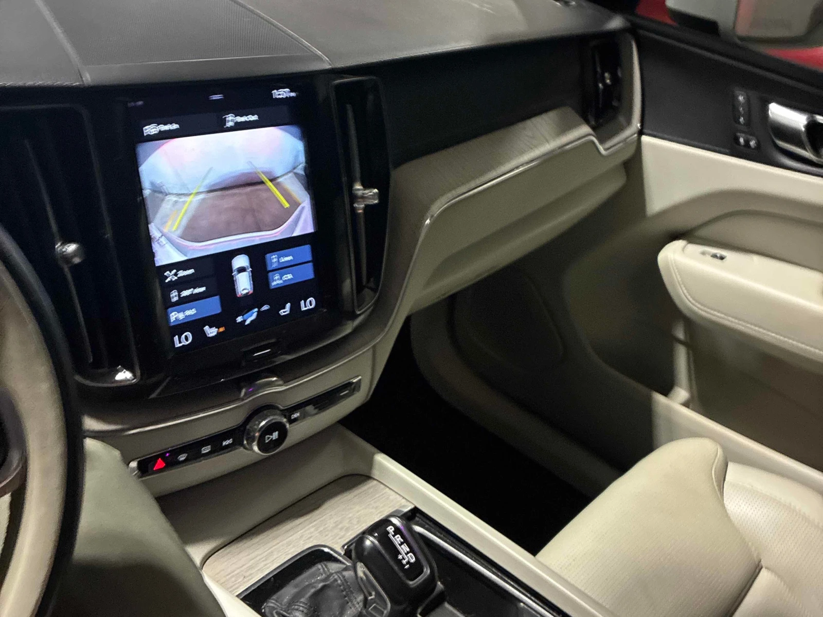 Volvo XC60 * Inscription * АВТОКРЕДИТ* + ГУМИ, снимка 9 - Автомобили и джипове - 56075926