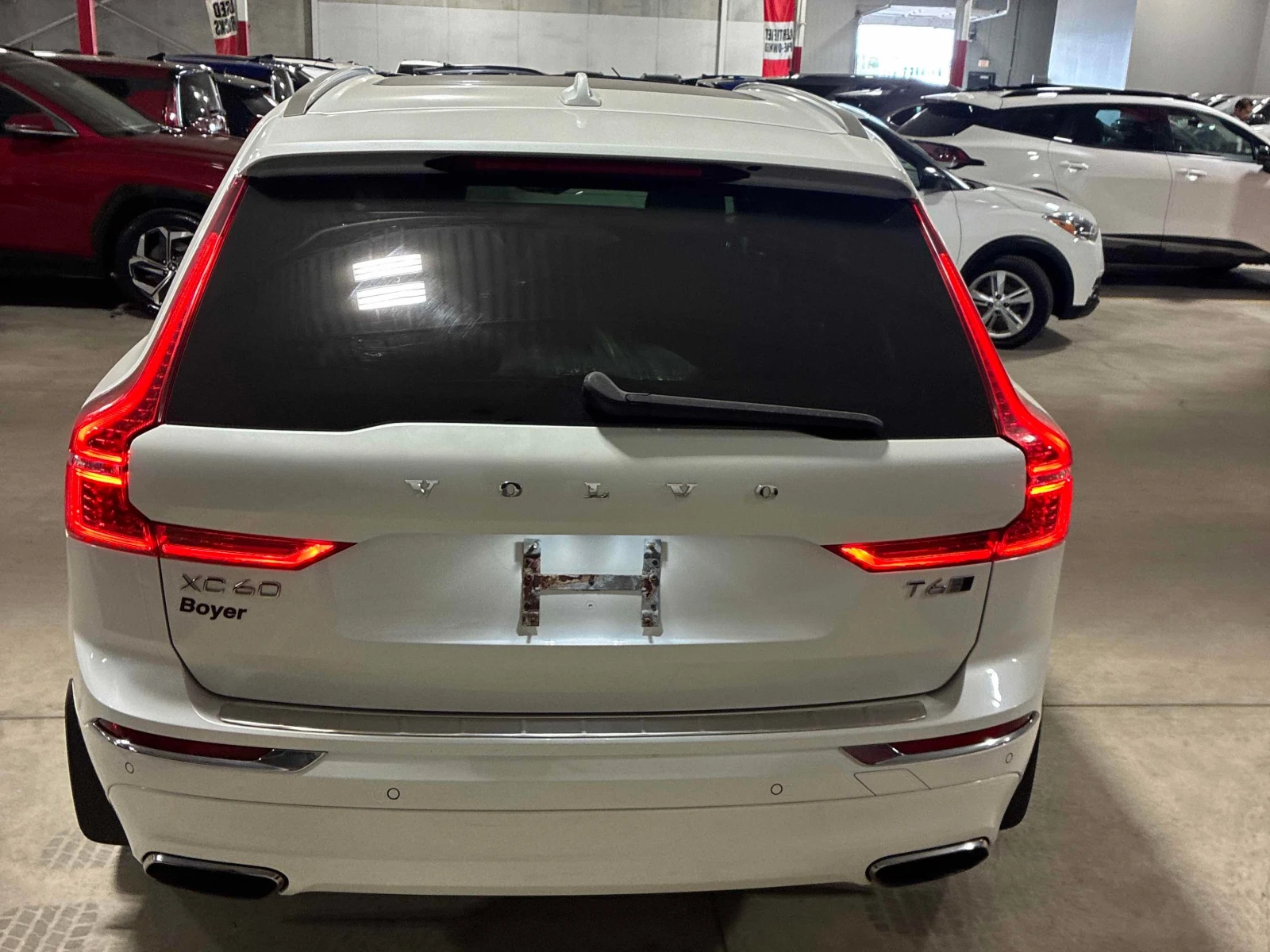 Volvo XC60 * Inscription * АВТОКРЕДИТ* + ГУМИ, снимка 4 - Автомобили и джипове - 56075926
