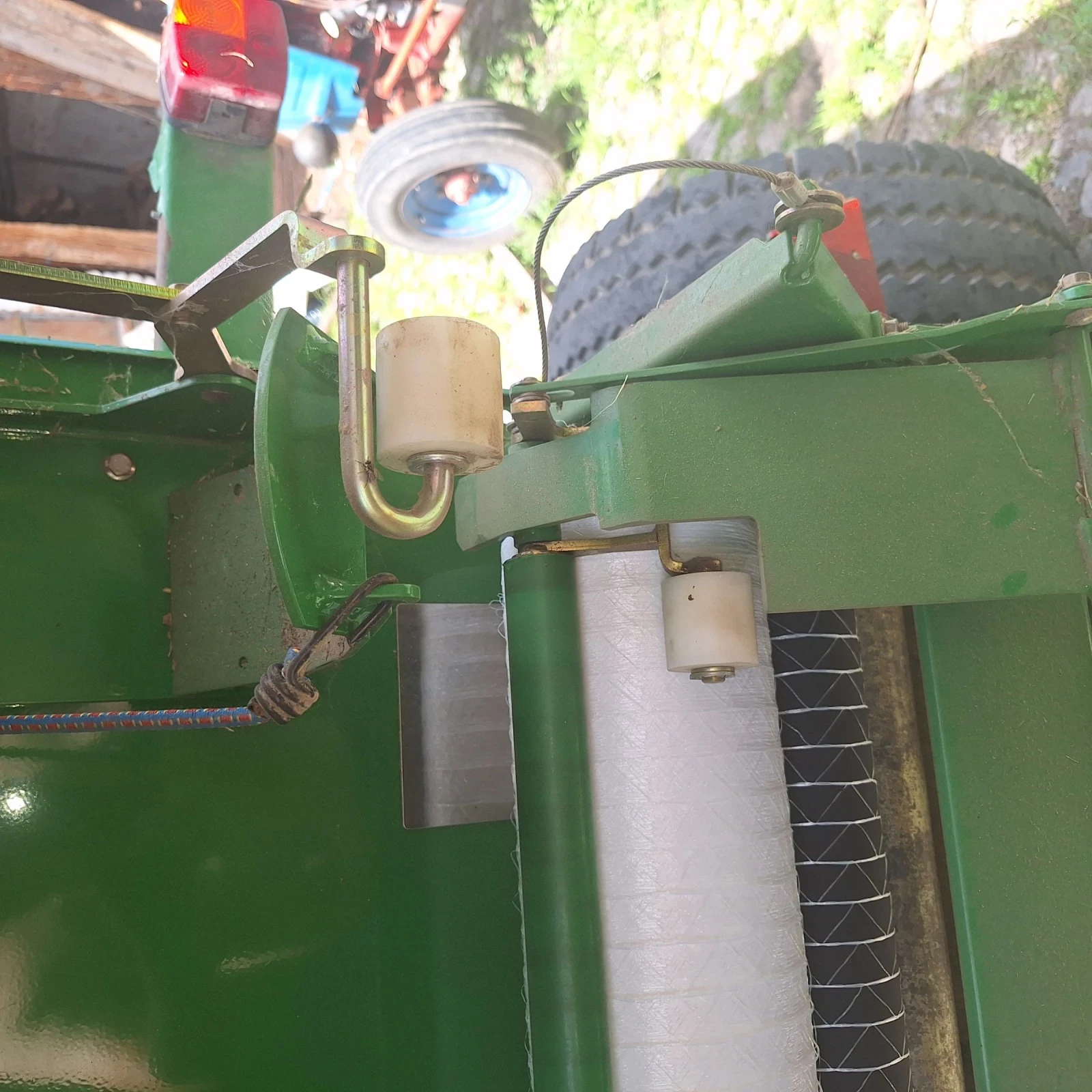 Балировачка John Deere 582 - изображение 9