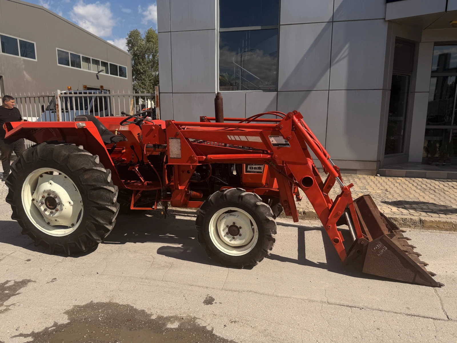 Трактор Hinomoto E404, снимка 2 - Селскостопанска техника - 56256619
