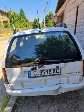 Opel Astra Комби, снимка 8