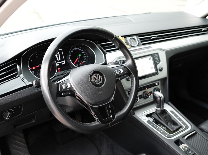 VW Passat, снимка 11 - Автомобили и джипове - 43083582