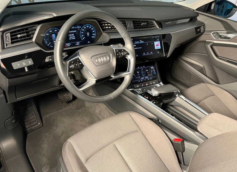 Audi E-Tron 50 Quattro* LED* Navi* Въздух, снимка 6 - Автомобили и джипове - 48779639