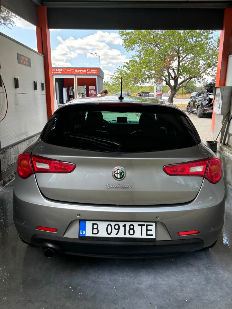 Alfa Romeo Giulietta Автомат/Навигация/Кожа/VELOCE design/Обслужен, снимка 10 - Автомобили и джипове - 48821699