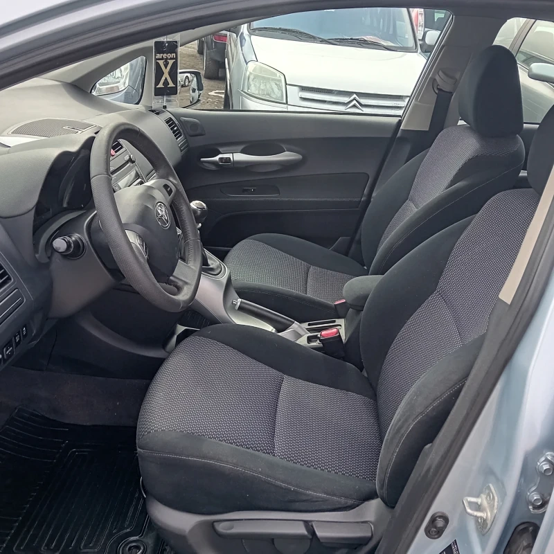 Toyota Auris 1.33 фейслифт , снимка 7 - Автомобили и джипове - 49285484