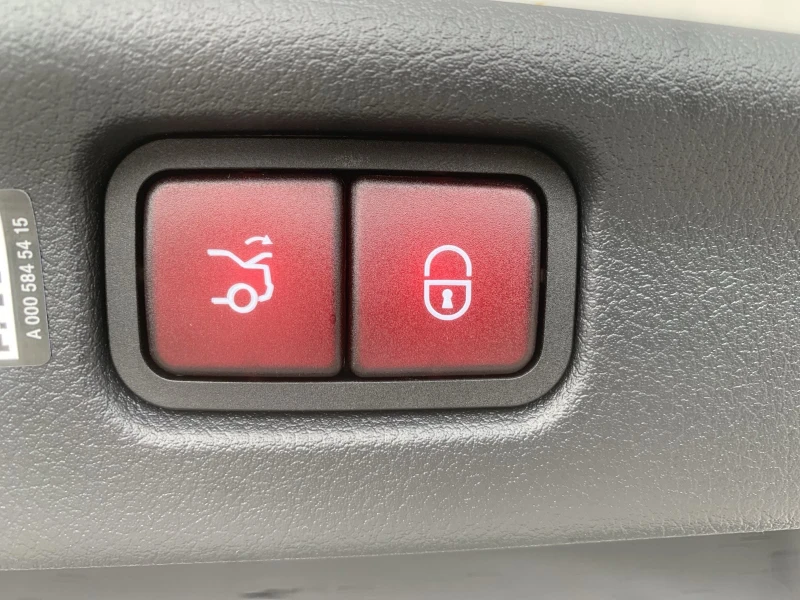 Mercedes-Benz C 300 e /NAVI/AMG line/LED/TV/MULTY/ГАРАНЦИЯ!, снимка 11 - Автомобили и джипове - 51261627