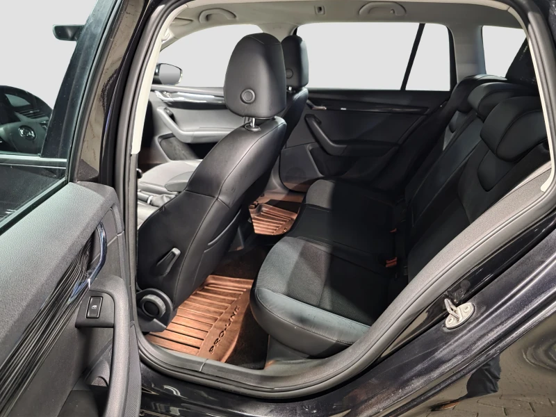 Skoda Octavia 2.0 TDI DSG, снимка 10 - Автомобили и джипове - 53028588