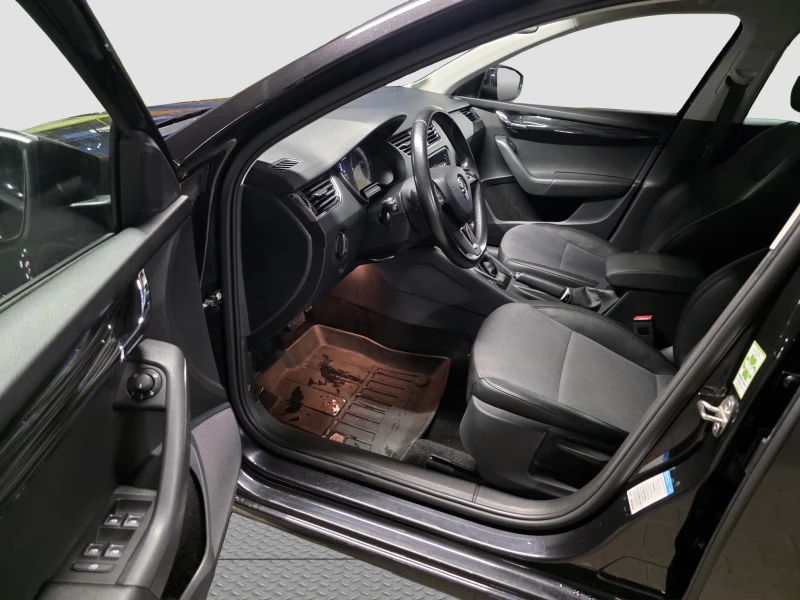 Skoda Octavia 2.0 TDI DSG, снимка 9 - Автомобили и джипове - 53028588