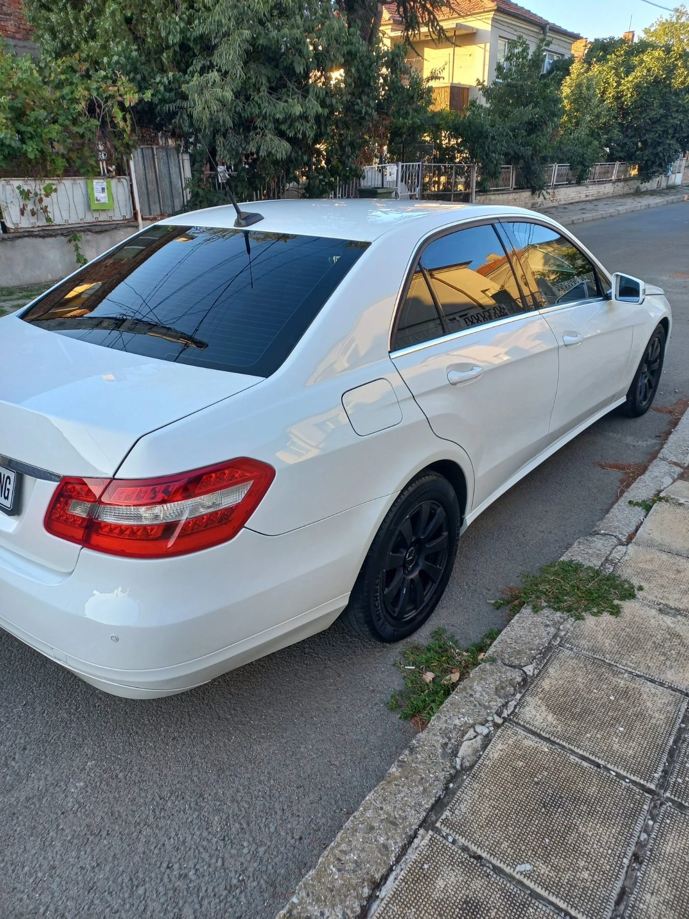 Mercedes-Benz E 200  - изображение 4