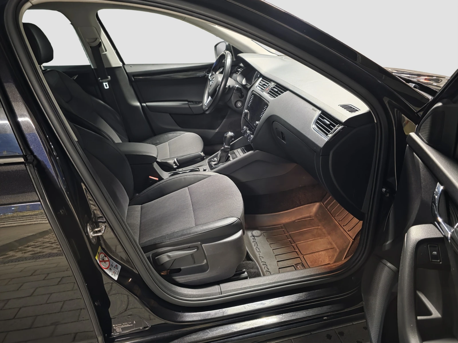 Skoda Octavia 2.0 TDI DSG | Mobile.bg � ����������� 12