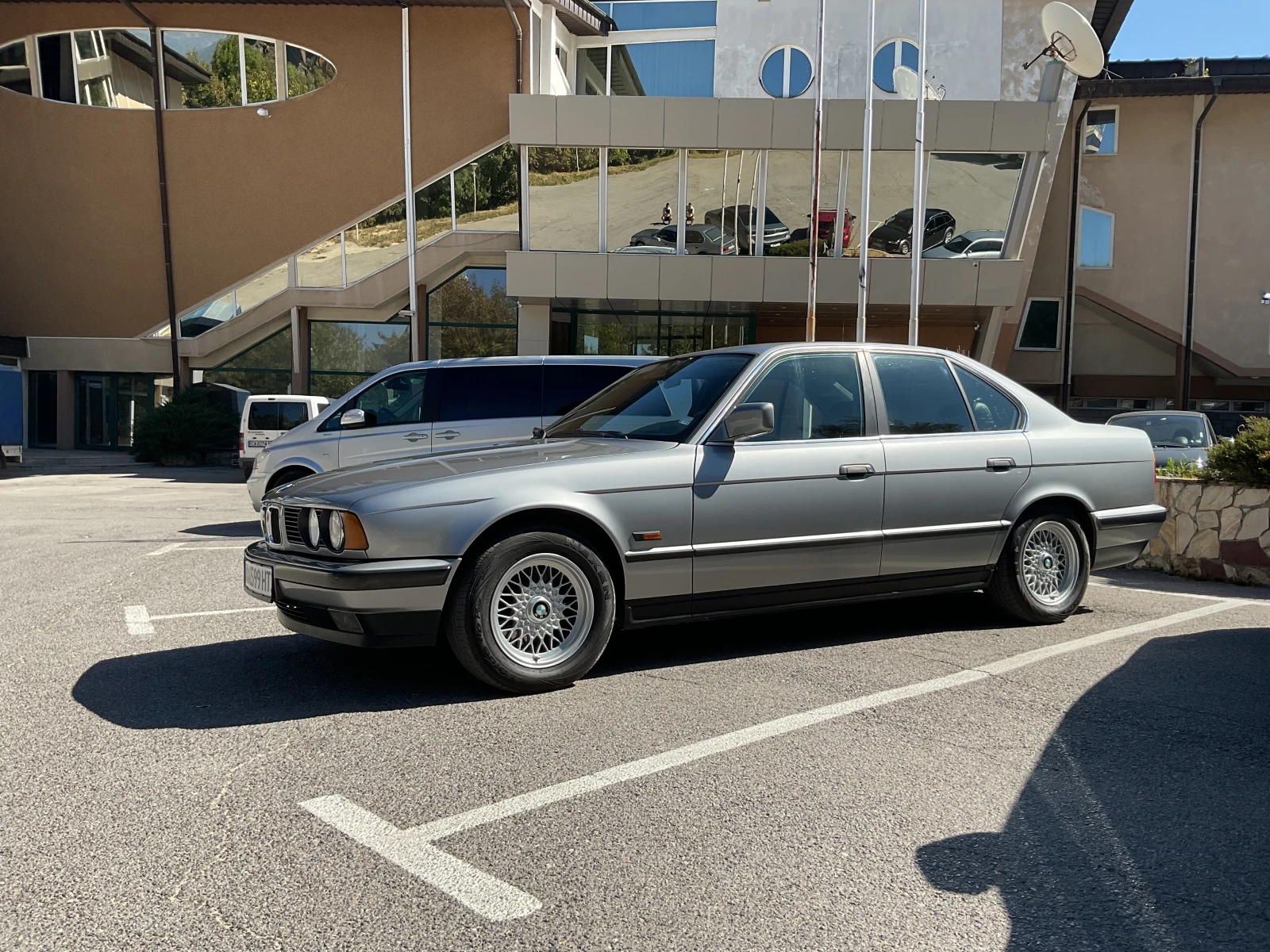 BMW 520 I, снимка 2 - Автомобили и джипове - 53847612