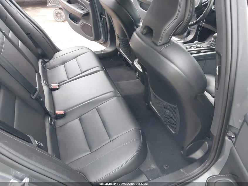 Volvo S60 2.0L I-4 DI, DOHC, VVT, TURBO, 250HP Front Wheel, снимка 8 - Автомобили и джипове - 53978189