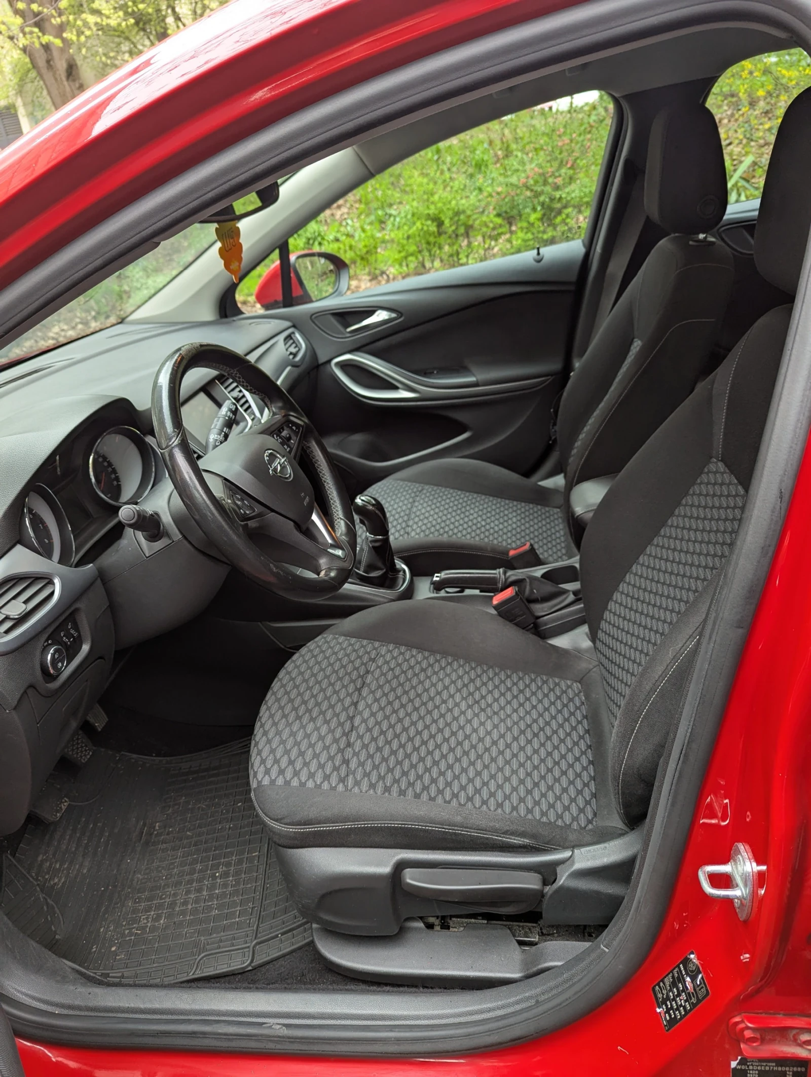 Opel Astra 1.4T, снимка 4 - Автомобили и джипове - 54012546