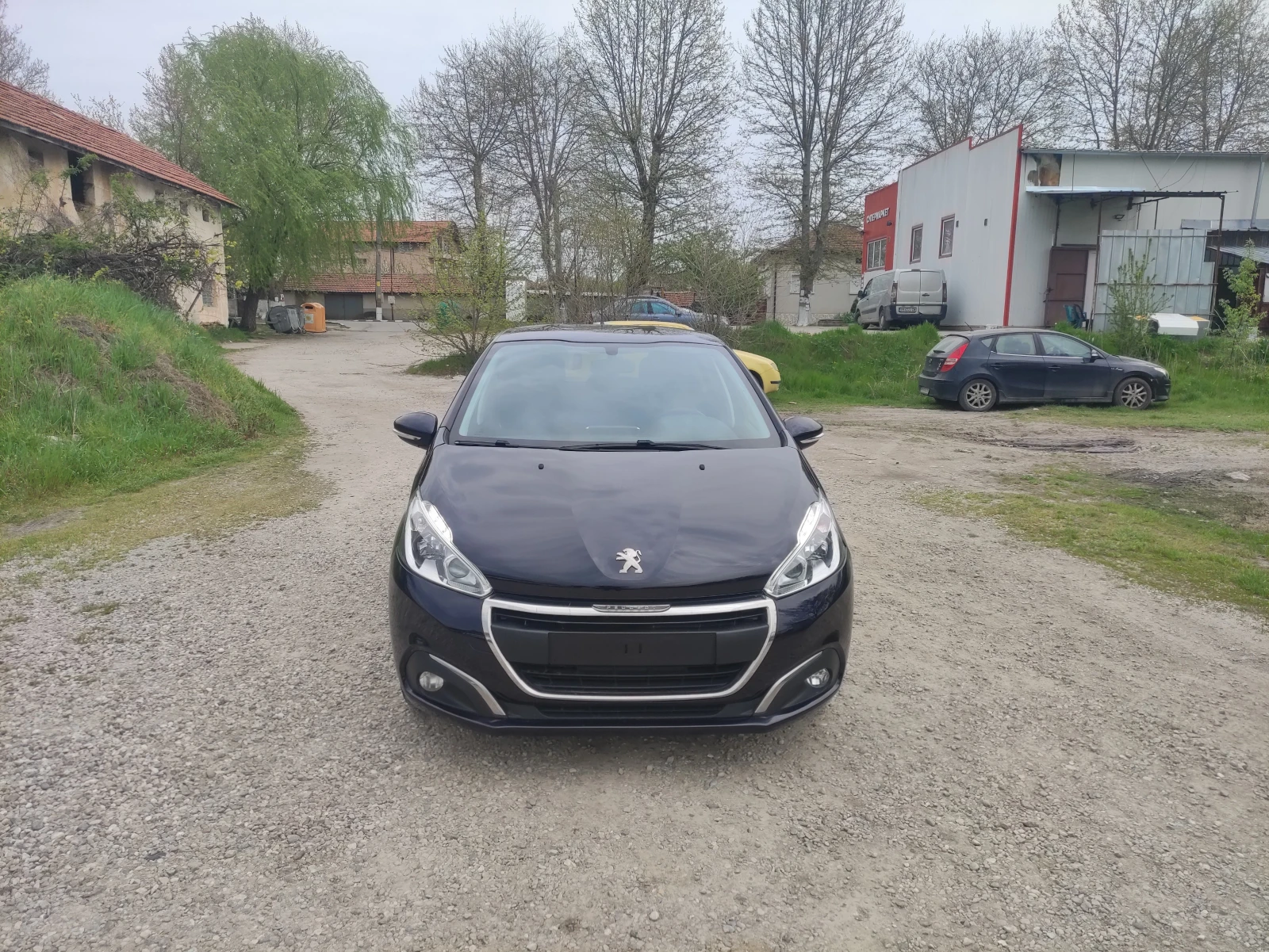 Peugeot 208 1.6hdi като нов  евро 6 феис лифт