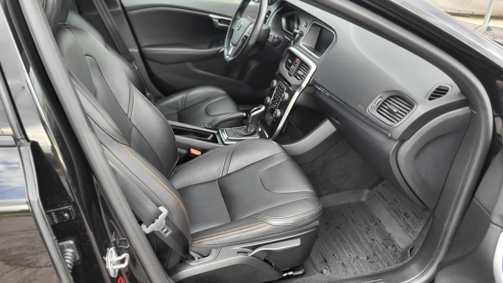 Volvo V40 Cross Country 2.0i, снимка 8 - Автомобили и джипове - 54580928