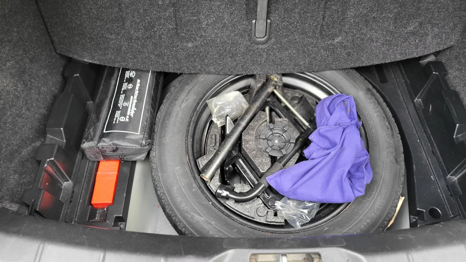 Volvo V40 Cross Country 2.0i, снимка 17 - Автомобили и джипове - 54580928