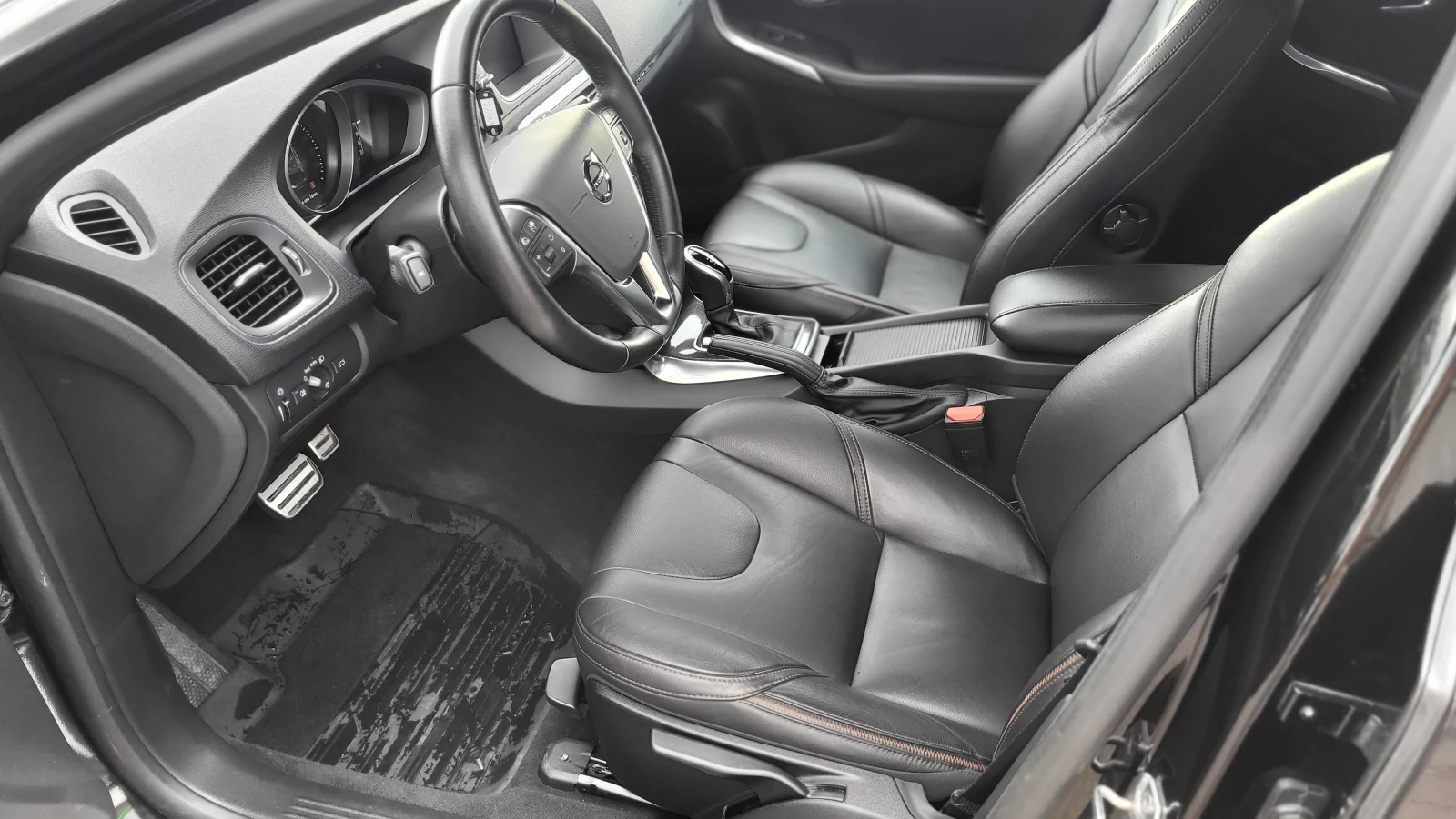 Volvo V40 Cross Country 2.0i, снимка 12 - Автомобили и джипове - 54580928