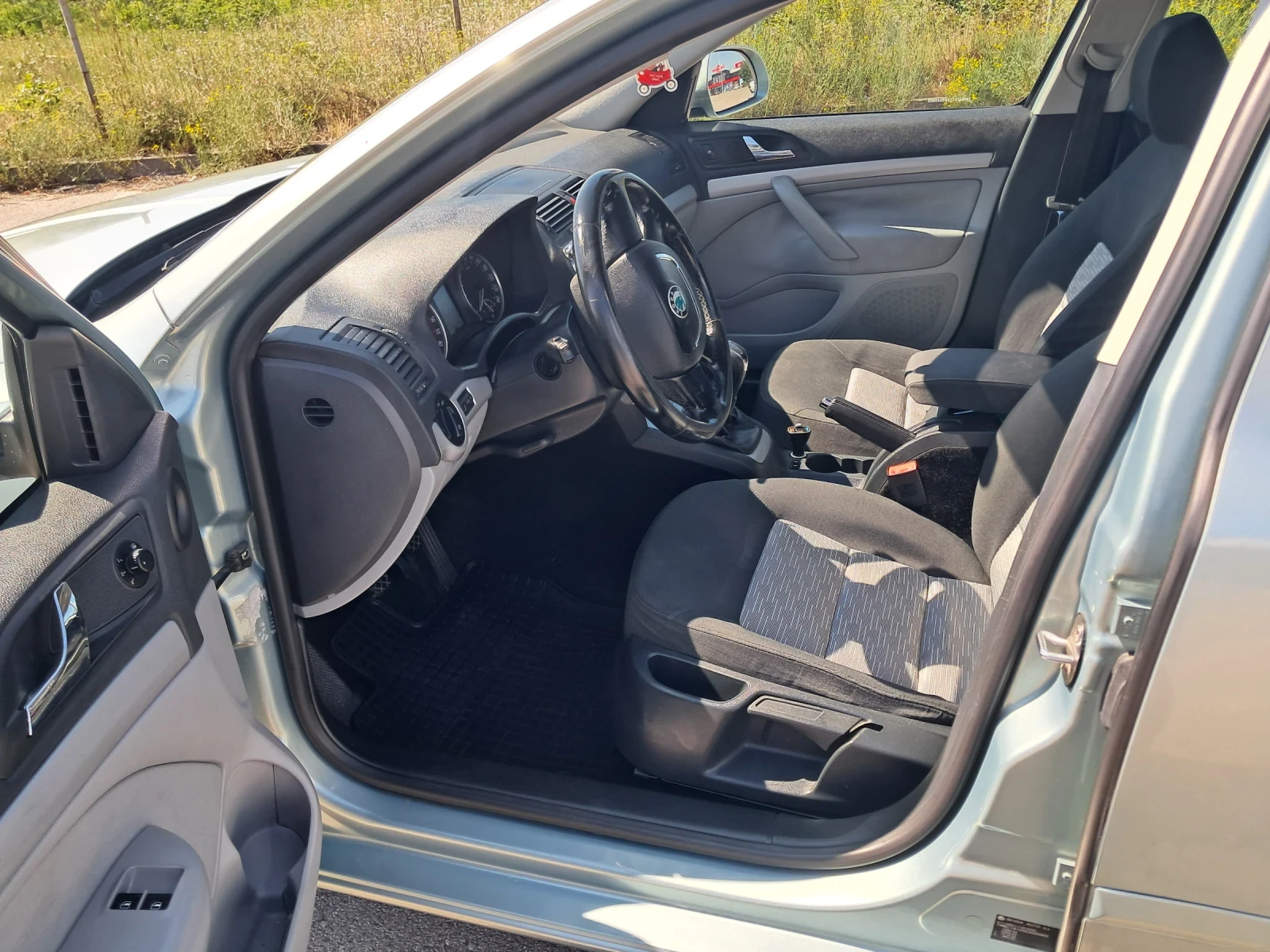 Skoda Octavia 1.6 TDI, снимка 9 - Автомобили и джипове - 55420702