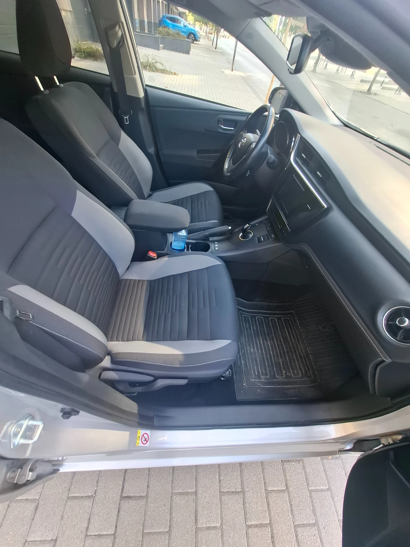 Toyota Auris Touring Sports в Гаранция, снимка 8 - Автомобили и джипове - 55789018