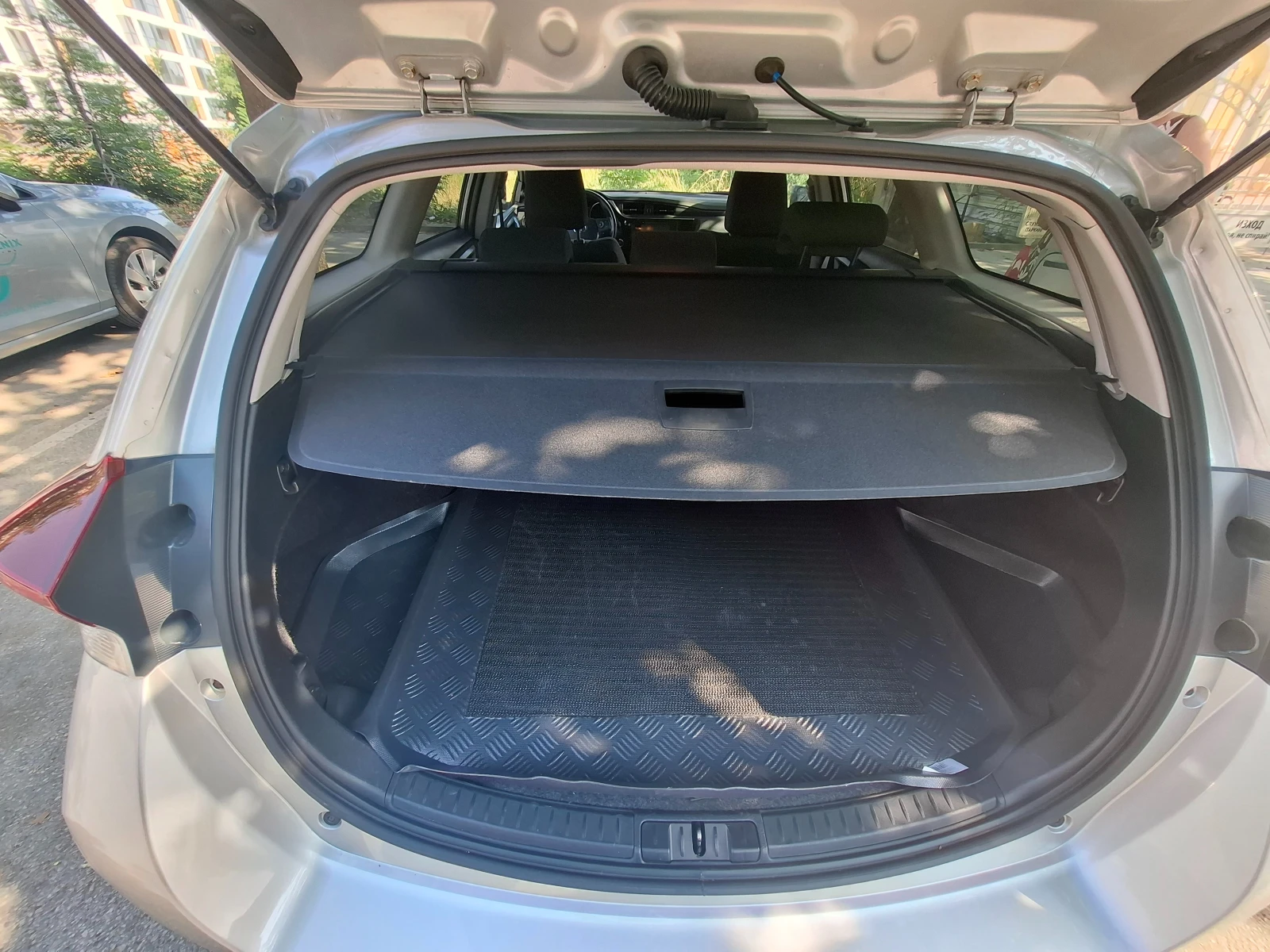 Toyota Auris Touring Sports в Гаранция, снимка 10 - Автомобили и джипове - 55789018