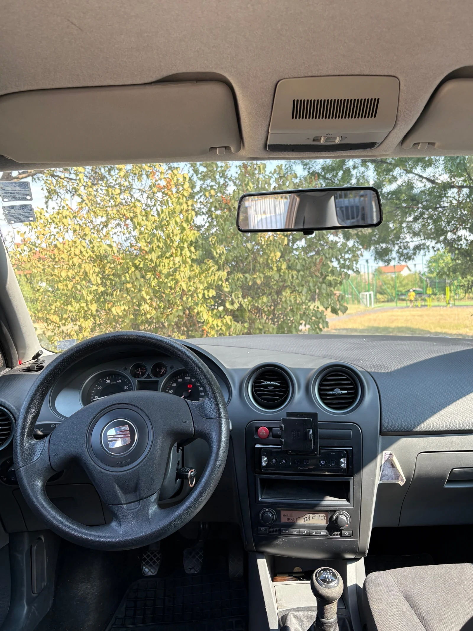 Seat Cordoba 1.4i, снимка 4 - Автомобили и джипове - 56037790