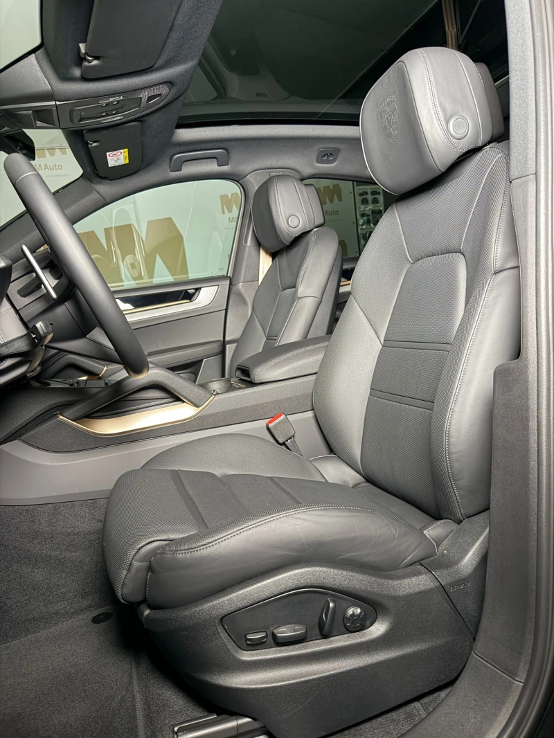 Porsche Cayenne Coupe* Bose* Display* Pano* Chrono, снимка 8 - Автомобили и джипове - 52836191