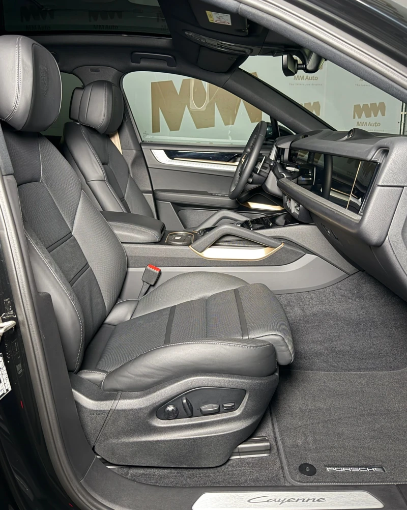 Porsche Cayenne Coupe* Bose* Display* Pano* Chrono, снимка 9 - Автомобили и джипове - 52836191