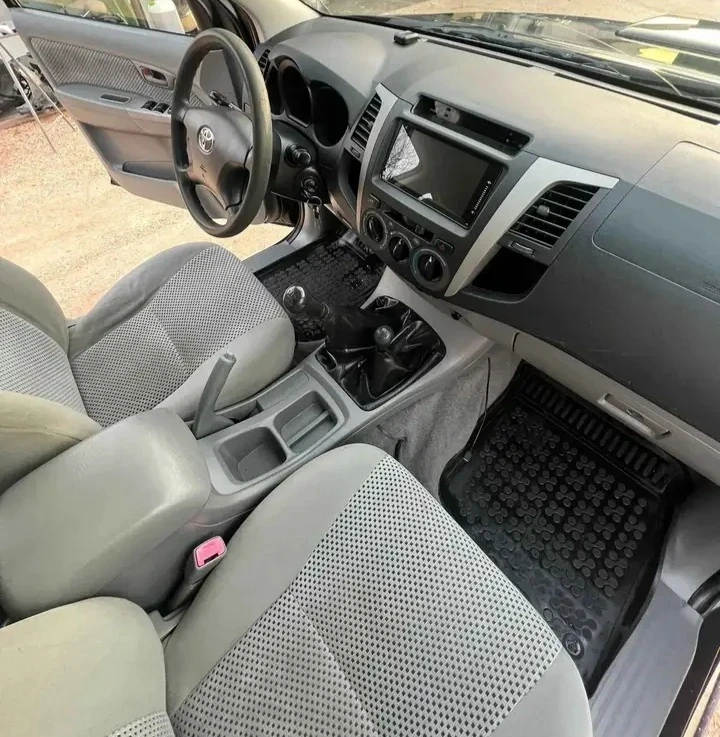 Toyota Hilux, снимка 4 - Автомобили и джипове - 54340523