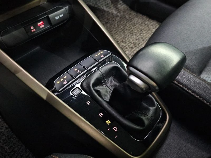 Kia Stonic 1.4| 95к.с., снимка 9 - Автомобили и джипове - 55940881