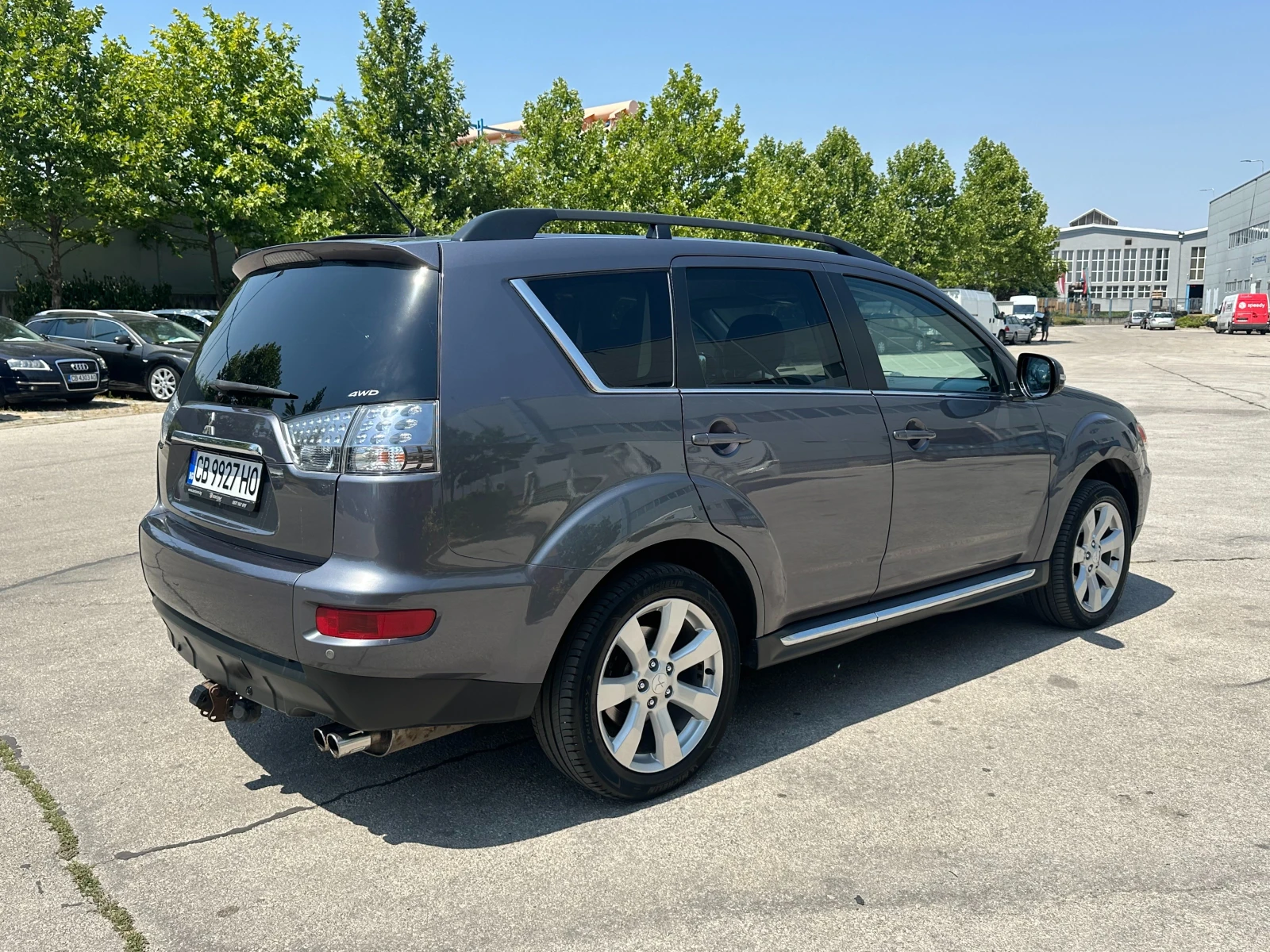 Mitsubishi Outlander 2.2D Фейслифт/7 места - изображение 4