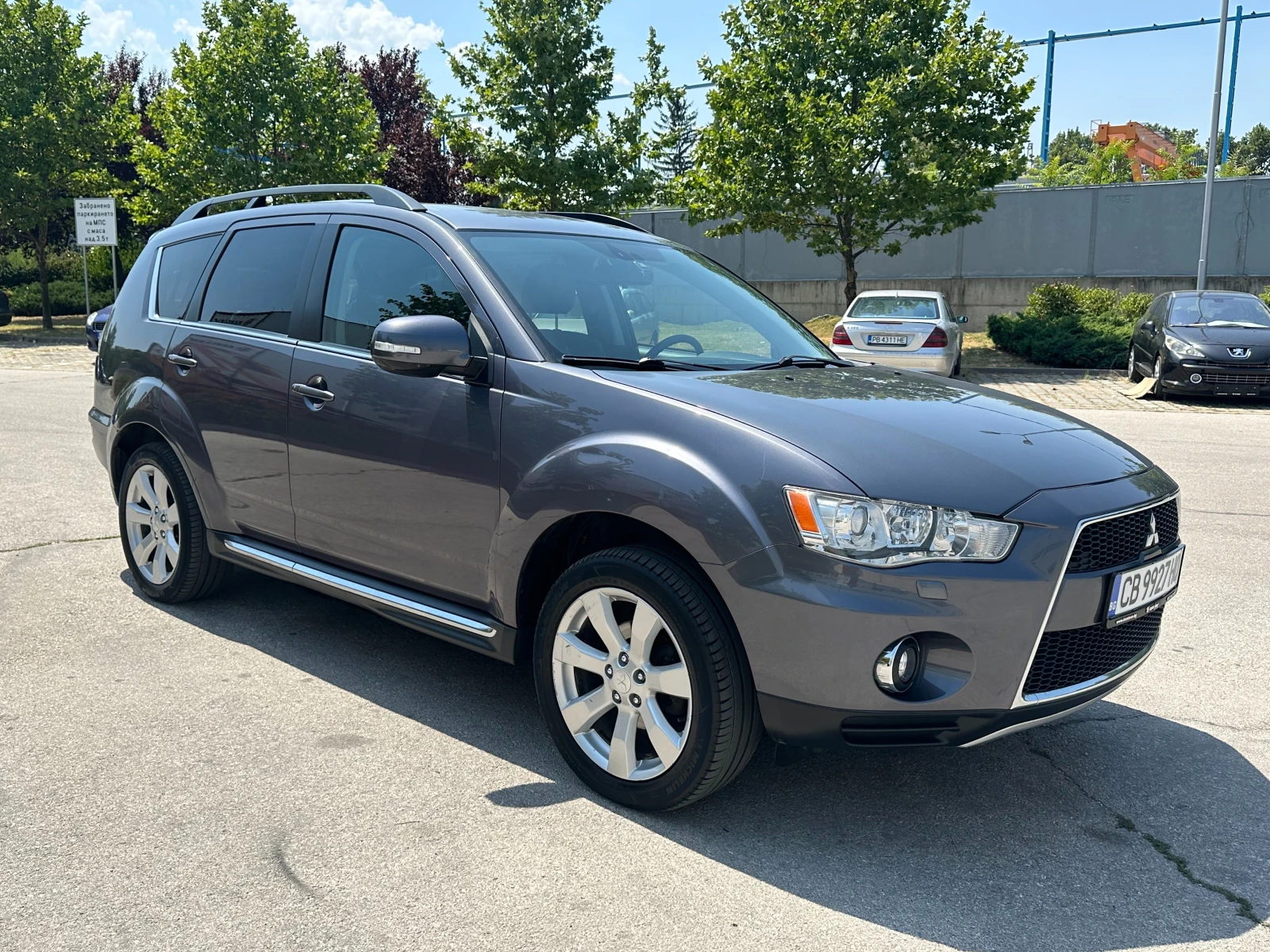 Mitsubishi Outlander 2.2D Фейслифт/7 места - изображение 6