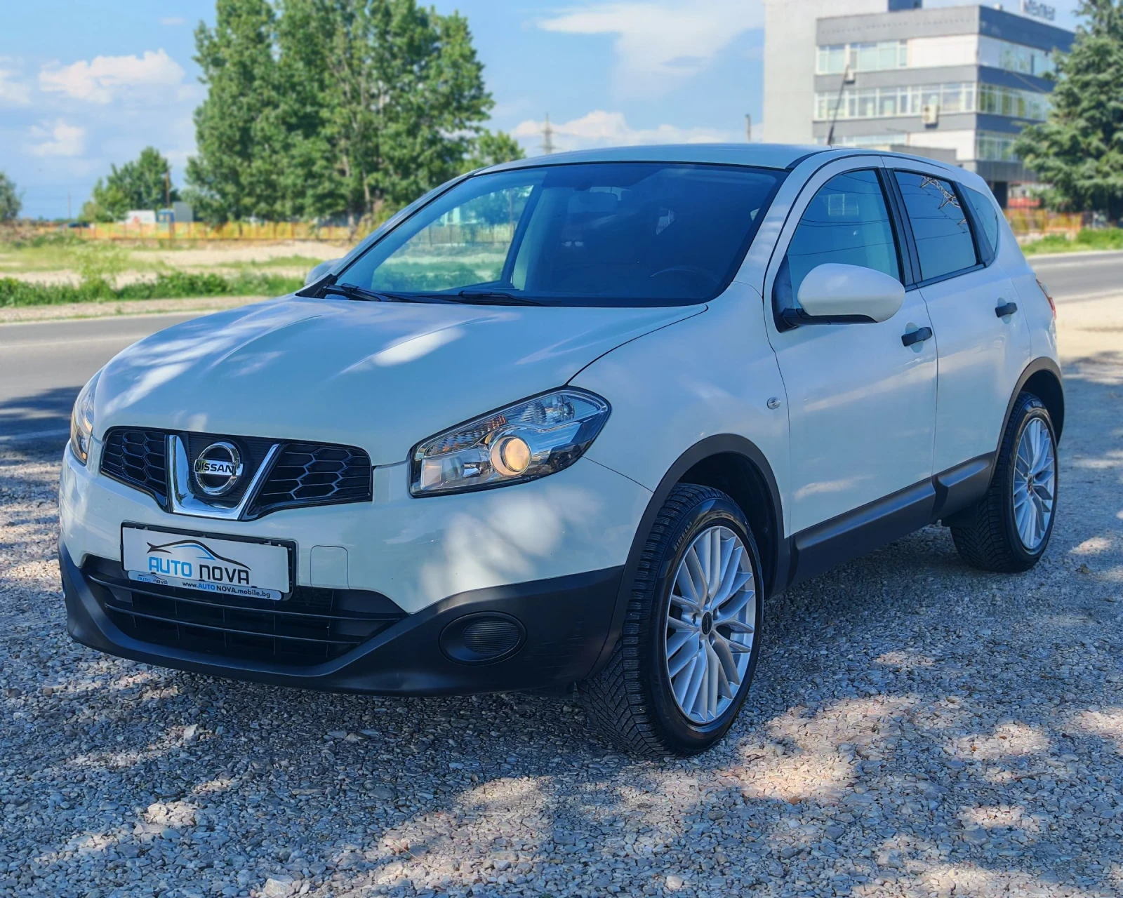 Nissan Qashqai 1.6 БЕНЗИН 117 К.С. ГАЗ УНИКАЛНО СЪСТОЯНИЕ!!!, снимка 3 - Автомобили и джипове - 54692859
