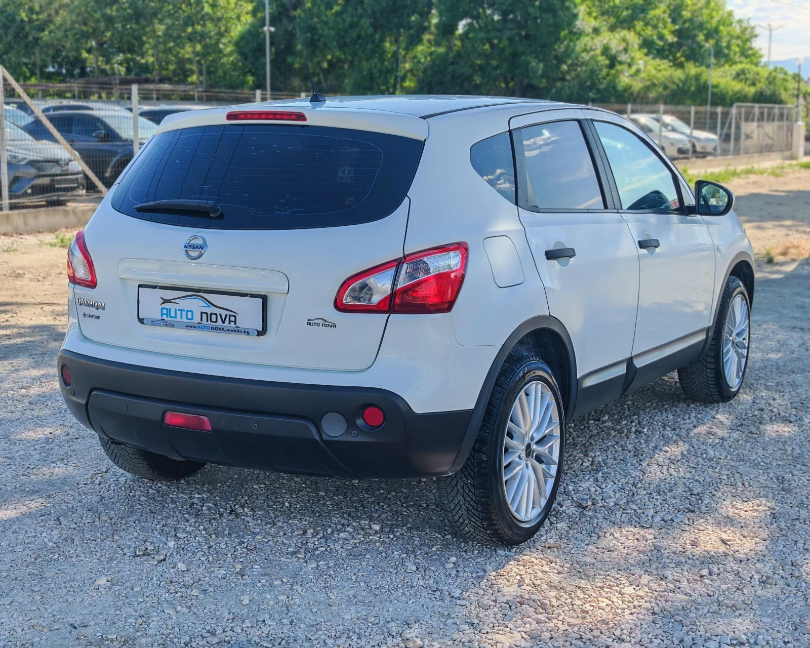 Nissan Qashqai 1.6 БЕНЗИН 117 К.С. ГАЗ УНИКАЛНО СЪСТОЯНИЕ!!!, снимка 5 - Автомобили и джипове - 54692859