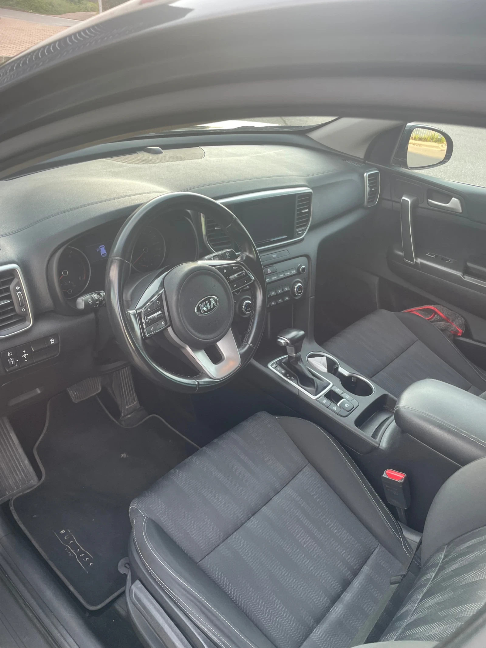 Kia Sportage 1.6 CRDI, снимка 14 - Автомобили и джипове - 55771977